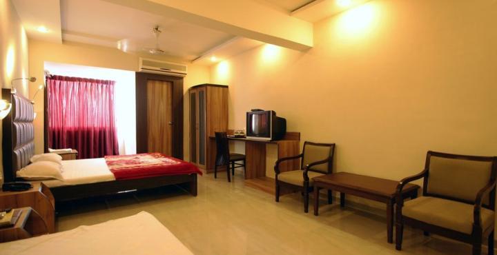 Hotel Maan Residency Satellite Road 아흐메다바드 외부 사진