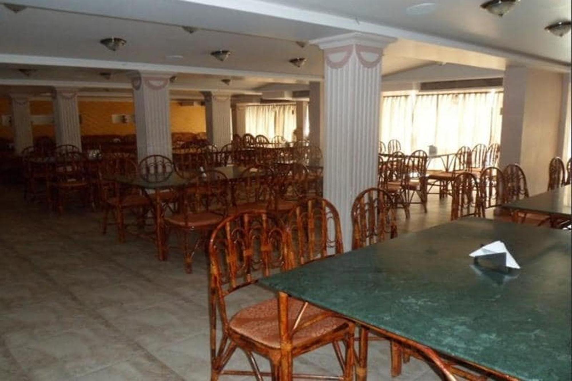 Hotel Maan Residency Satellite Road 아흐메다바드 외부 사진