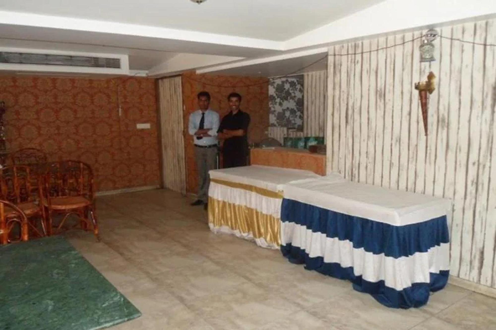 Hotel Maan Residency Satellite Road 아흐메다바드 외부 사진