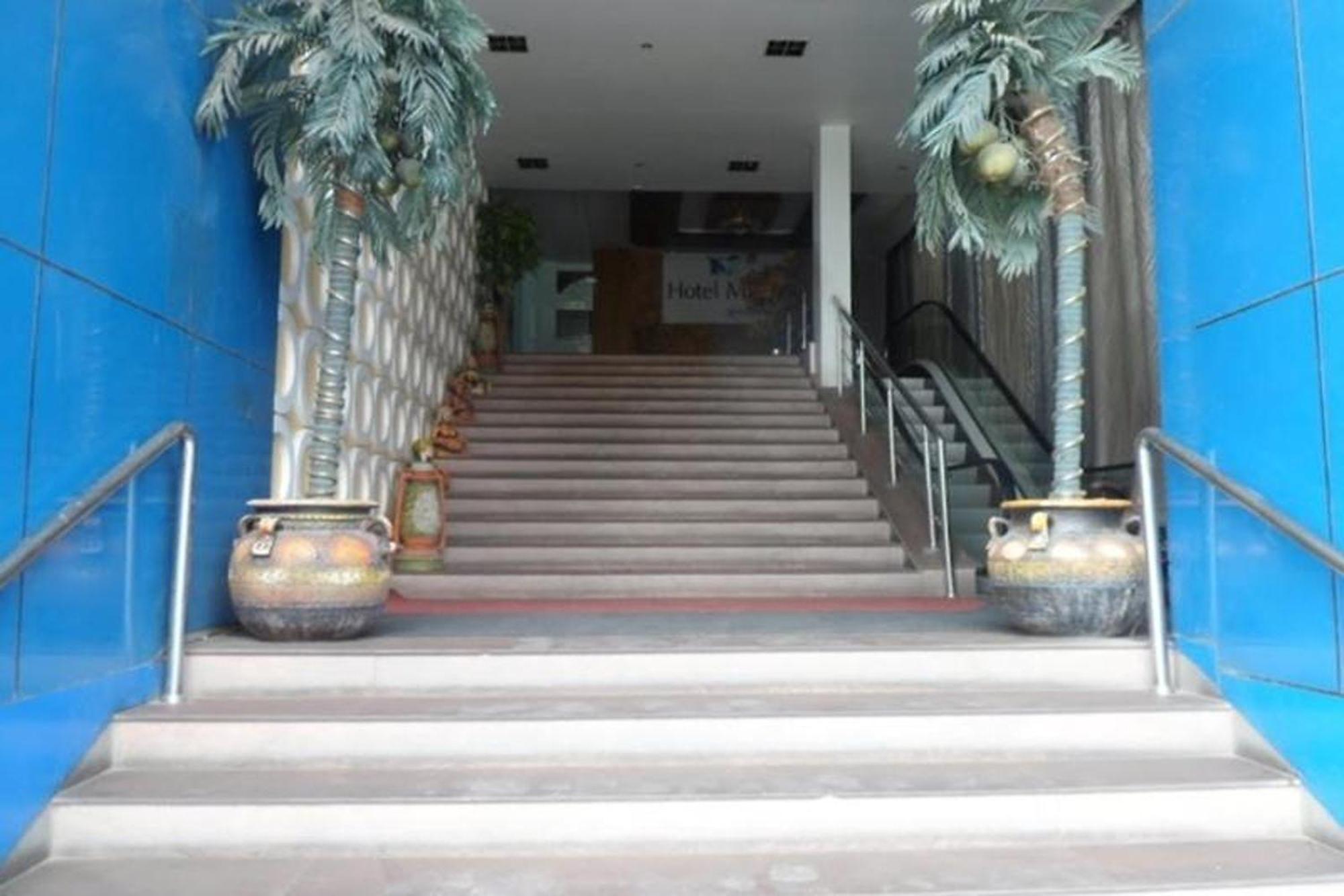 Hotel Maan Residency Satellite Road 아흐메다바드 외부 사진