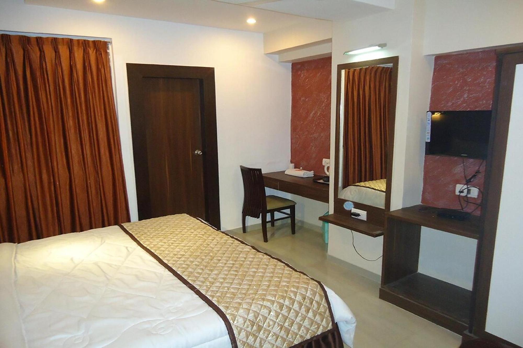 Hotel Maan Residency Satellite Road 아흐메다바드 외부 사진
