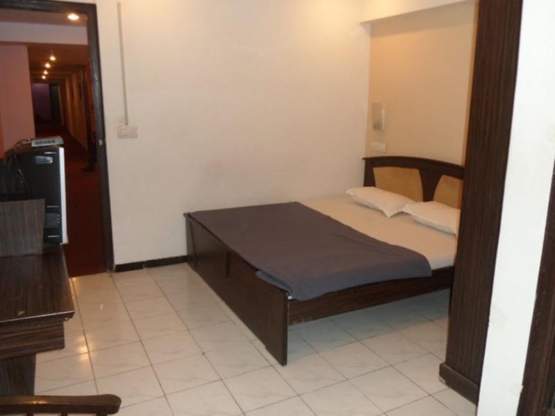 Hotel Maan Residency Satellite Road 아흐메다바드 외부 사진