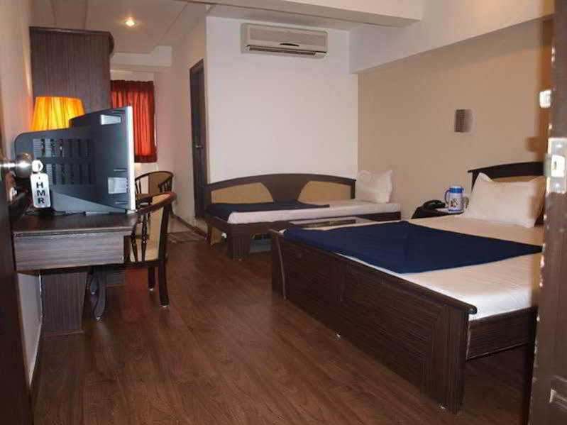 Hotel Maan Residency Satellite Road 아흐메다바드 외부 사진