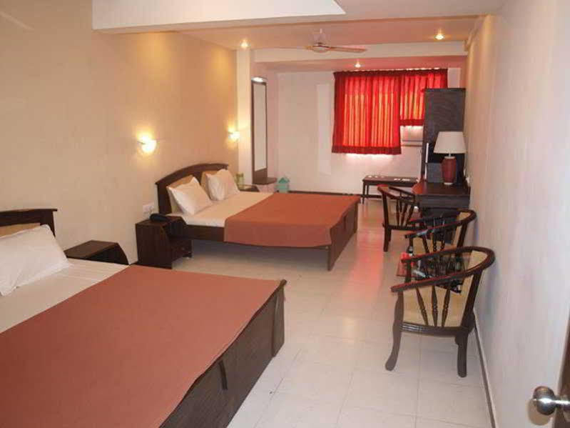 Hotel Maan Residency Satellite Road 아흐메다바드 외부 사진