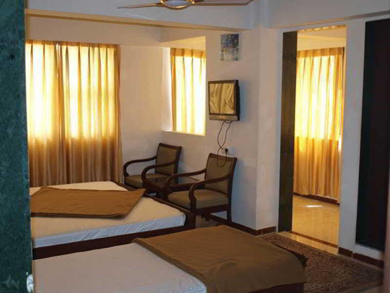 Hotel Maan Residency Satellite Road 아흐메다바드 외부 사진