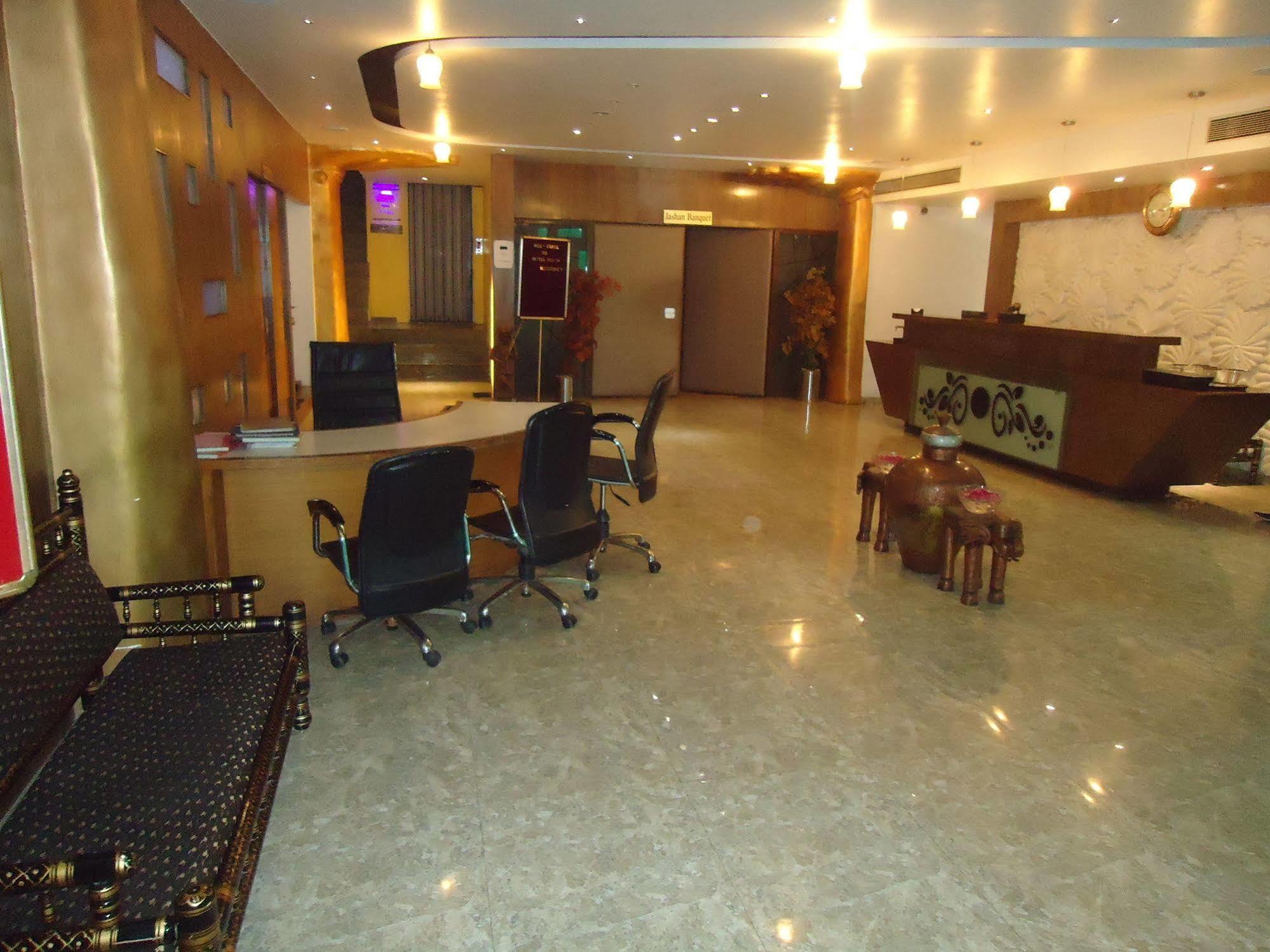 Hotel Maan Residency Satellite Road 아흐메다바드 외부 사진
