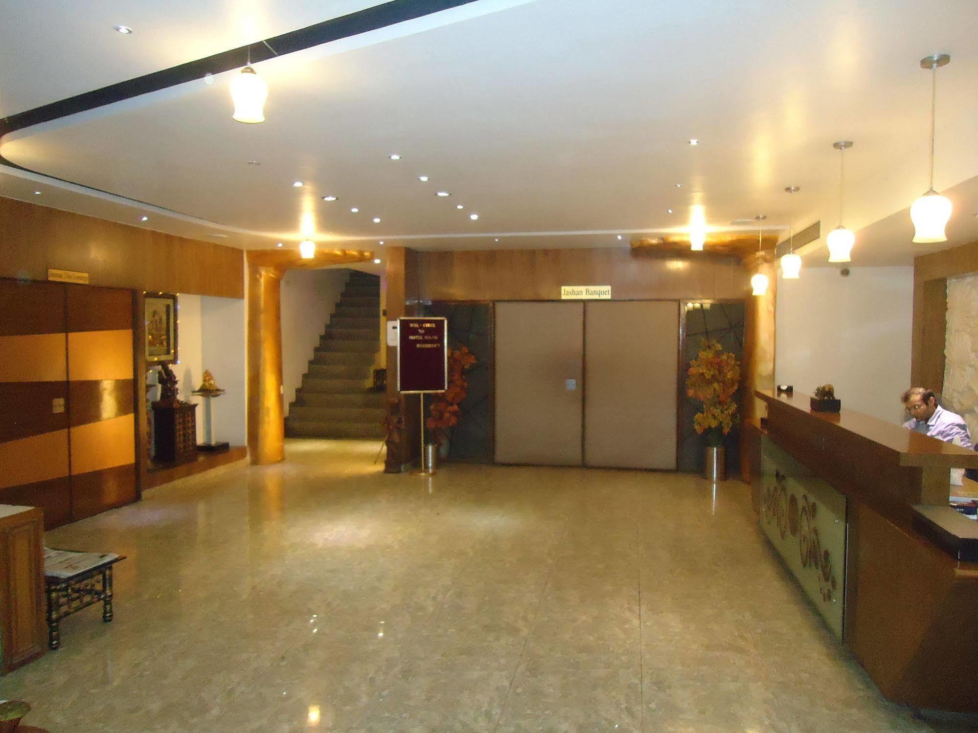Hotel Maan Residency Satellite Road 아흐메다바드 외부 사진