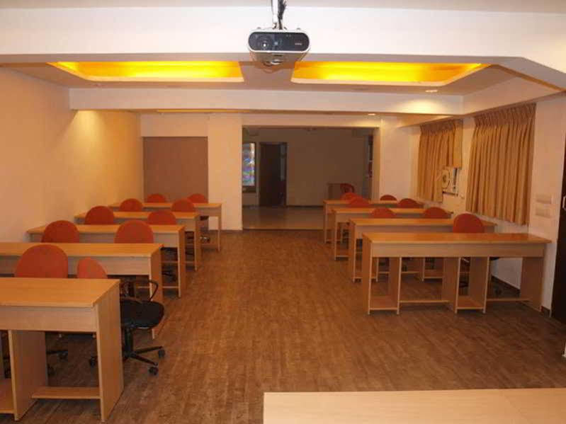Hotel Maan Residency Satellite Road 아흐메다바드 외부 사진