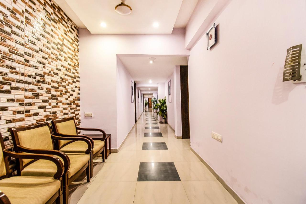 Hotel Maan Residency Satellite Road 아흐메다바드 외부 사진