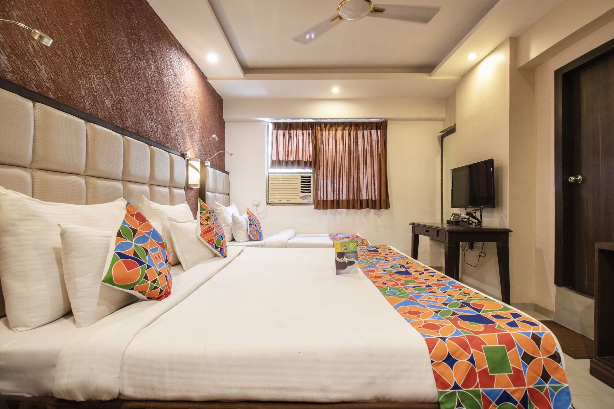 Hotel Maan Residency Satellite Road 아흐메다바드 외부 사진