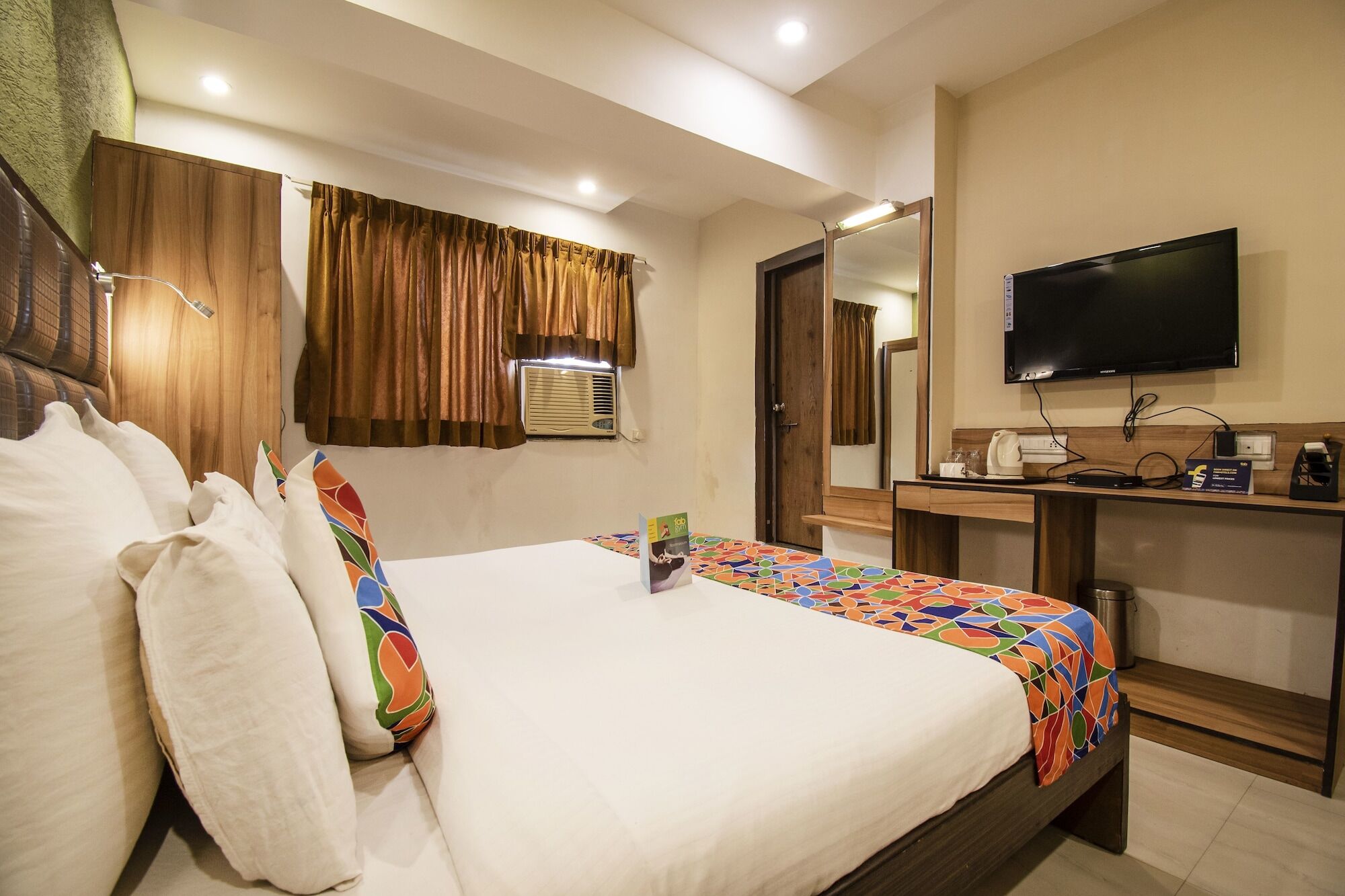 Hotel Maan Residency Satellite Road 아흐메다바드 외부 사진