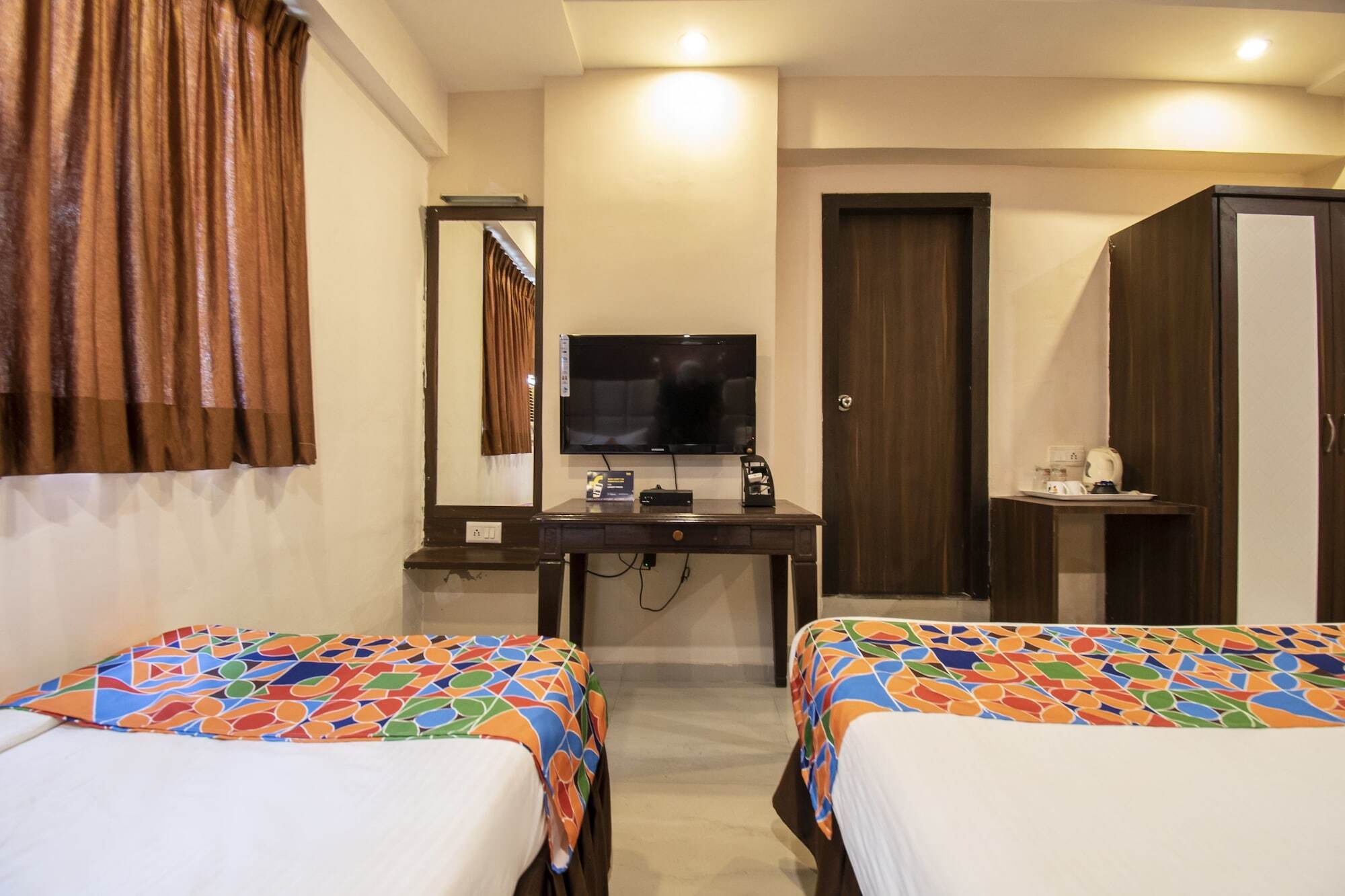 Hotel Maan Residency Satellite Road 아흐메다바드 외부 사진